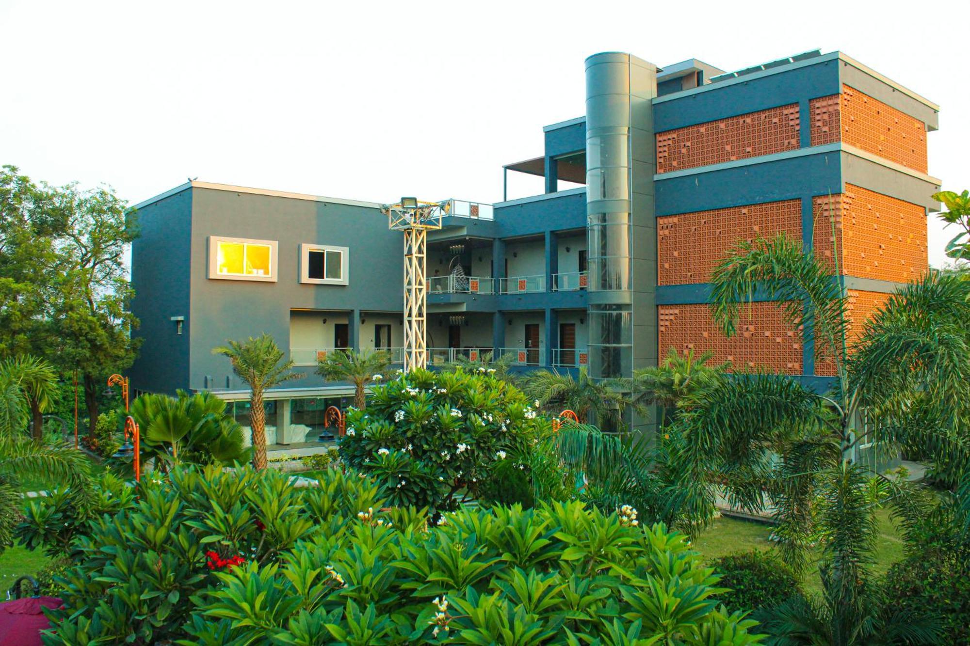 Krishna Riverside Resort Vasad Buitenkant foto