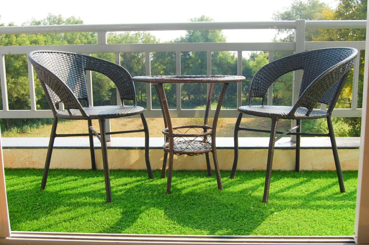 Krishna Riverside Resort Vasad Buitenkant foto
