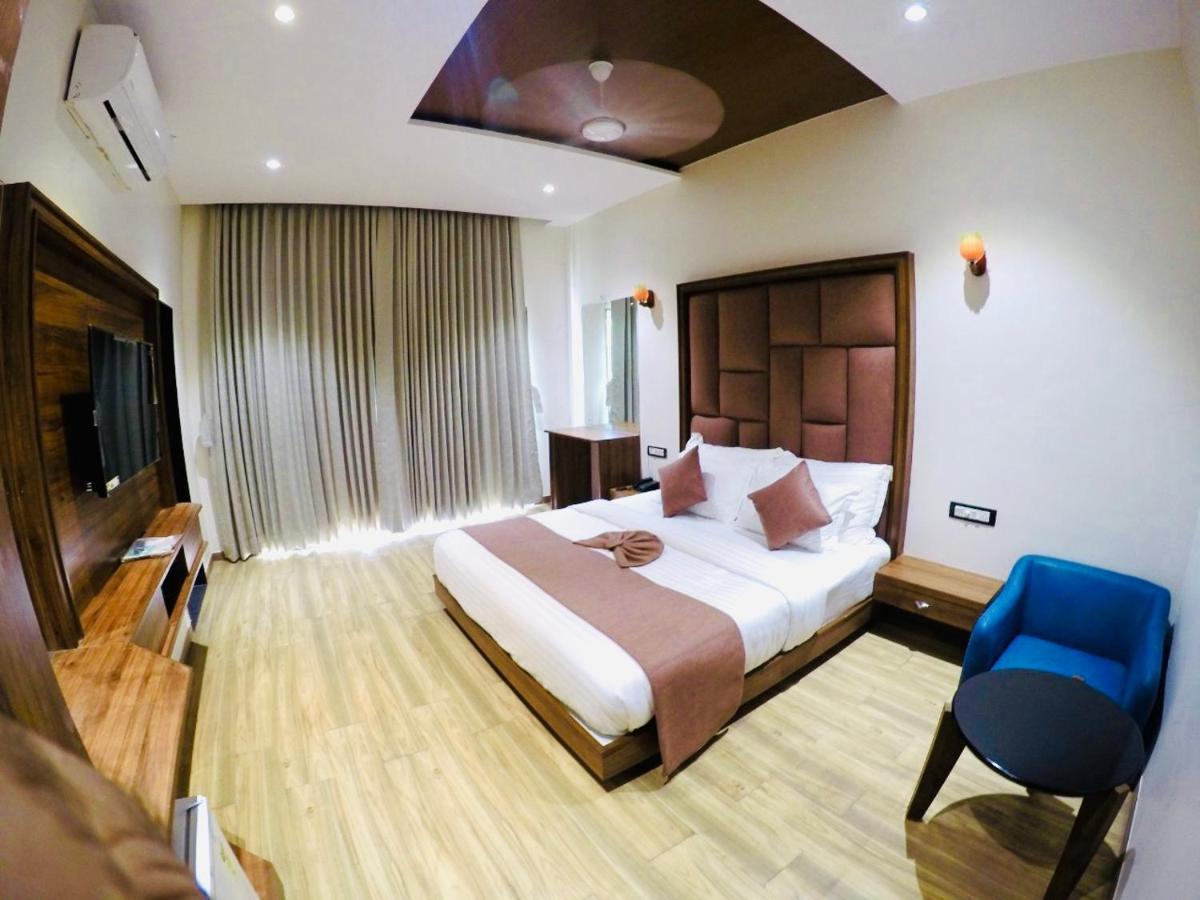 Krishna Riverside Resort Vasad Buitenkant foto