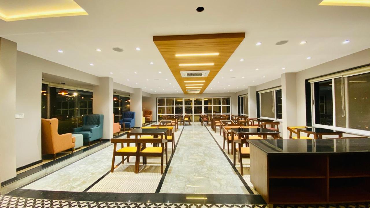 Krishna Riverside Resort Vasad Buitenkant foto