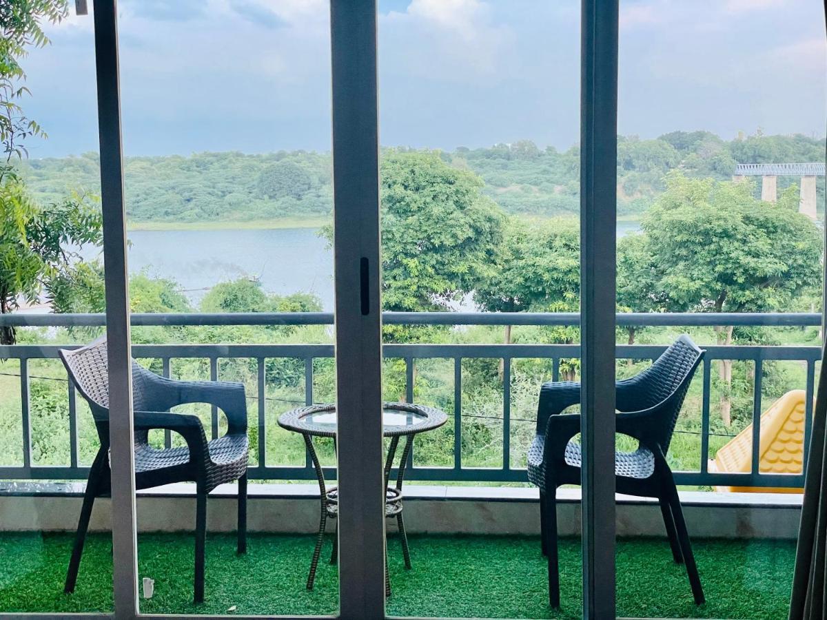 Krishna Riverside Resort Vasad Buitenkant foto