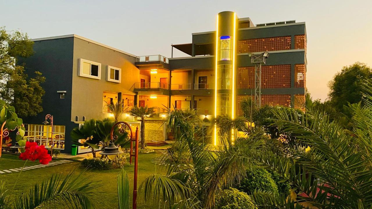 Krishna Riverside Resort Vasad Buitenkant foto