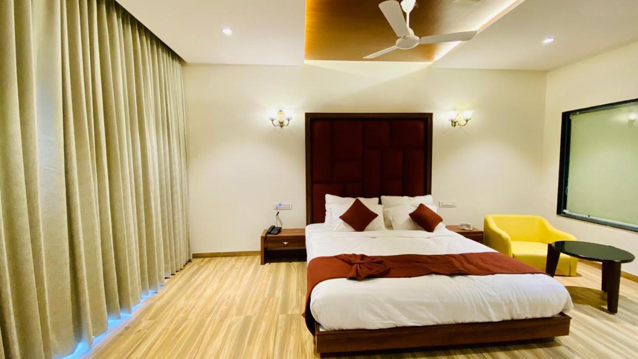 Krishna Riverside Resort Vasad Buitenkant foto