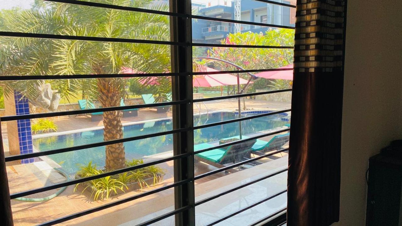 Krishna Riverside Resort Vasad Buitenkant foto