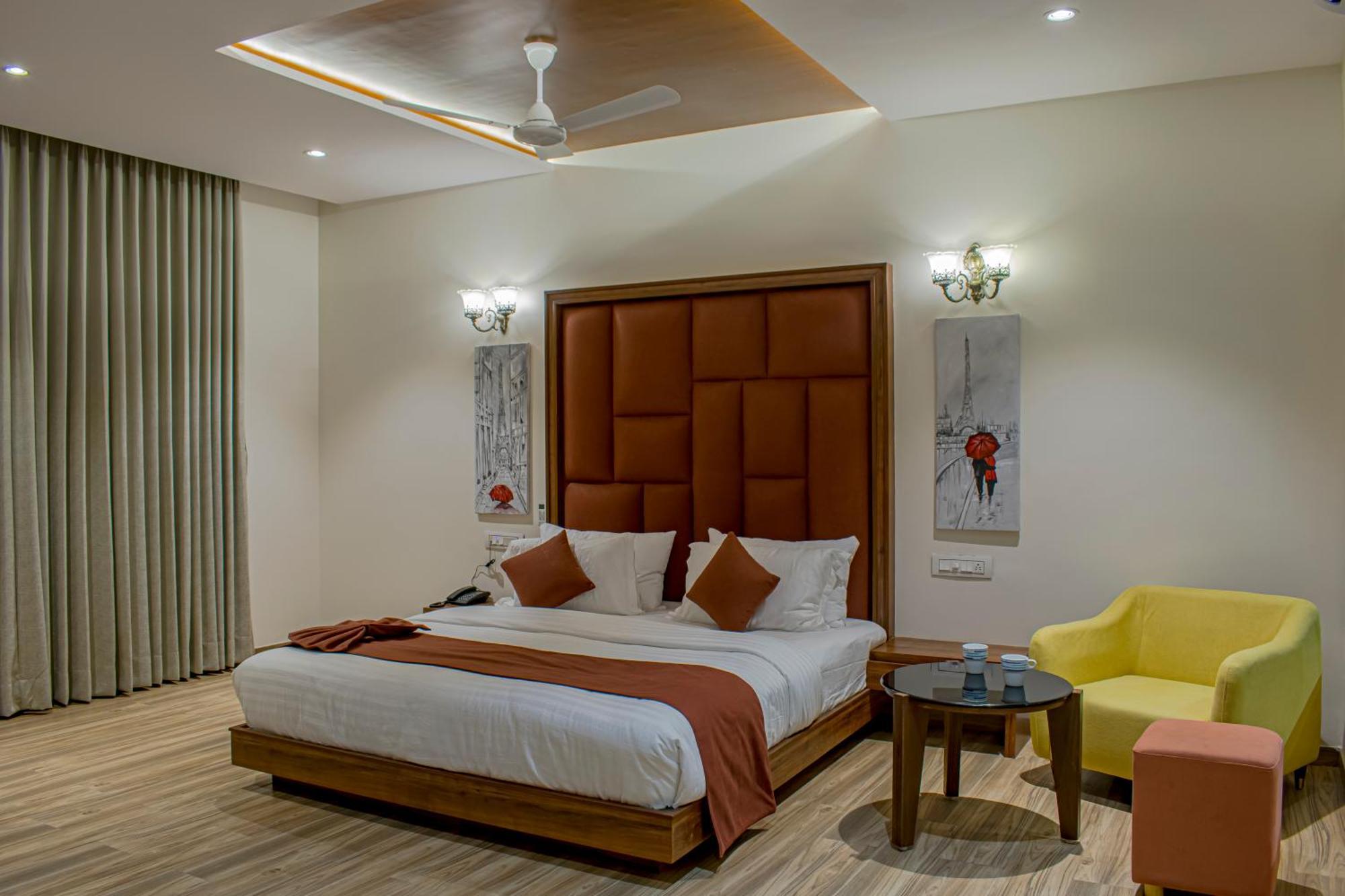 Krishna Riverside Resort Vasad Buitenkant foto