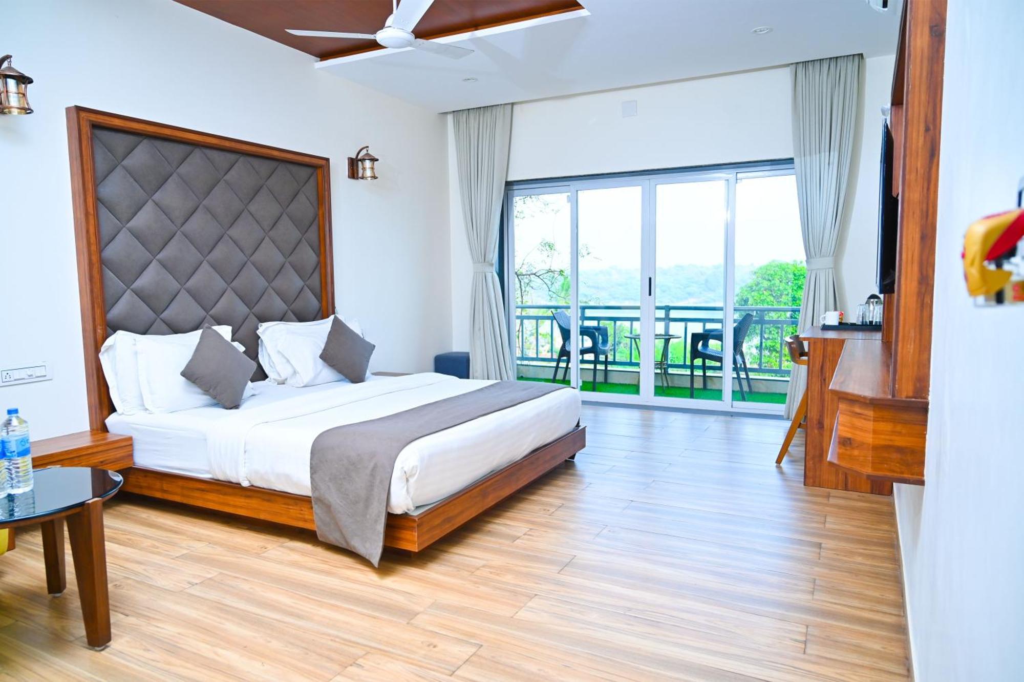 Krishna Riverside Resort Vasad Buitenkant foto