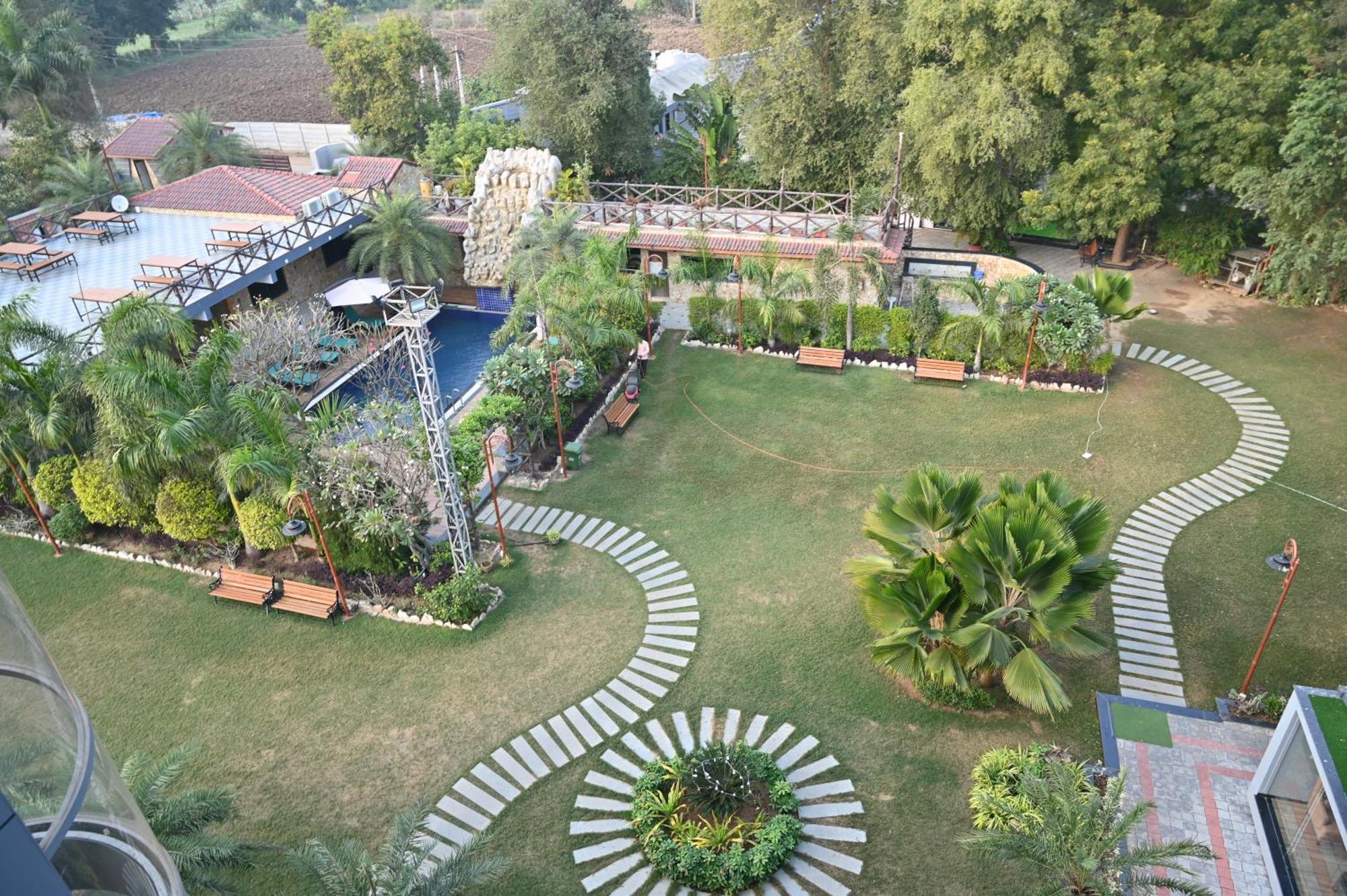 Krishna Riverside Resort Vasad Buitenkant foto