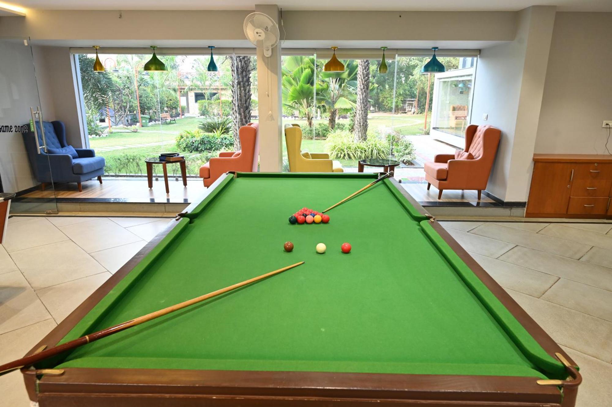 Krishna Riverside Resort Vasad Buitenkant foto