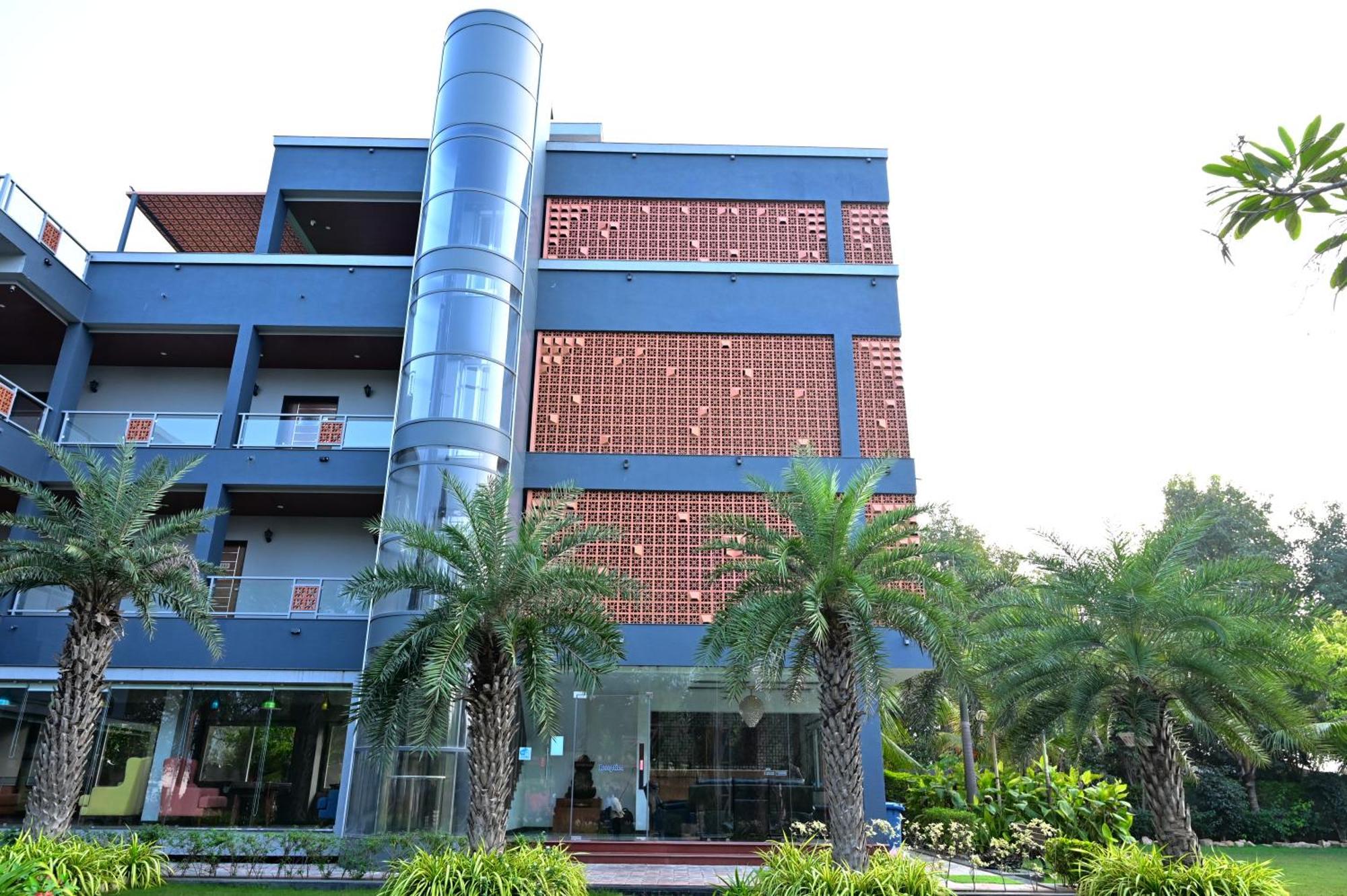 Krishna Riverside Resort Vasad Buitenkant foto