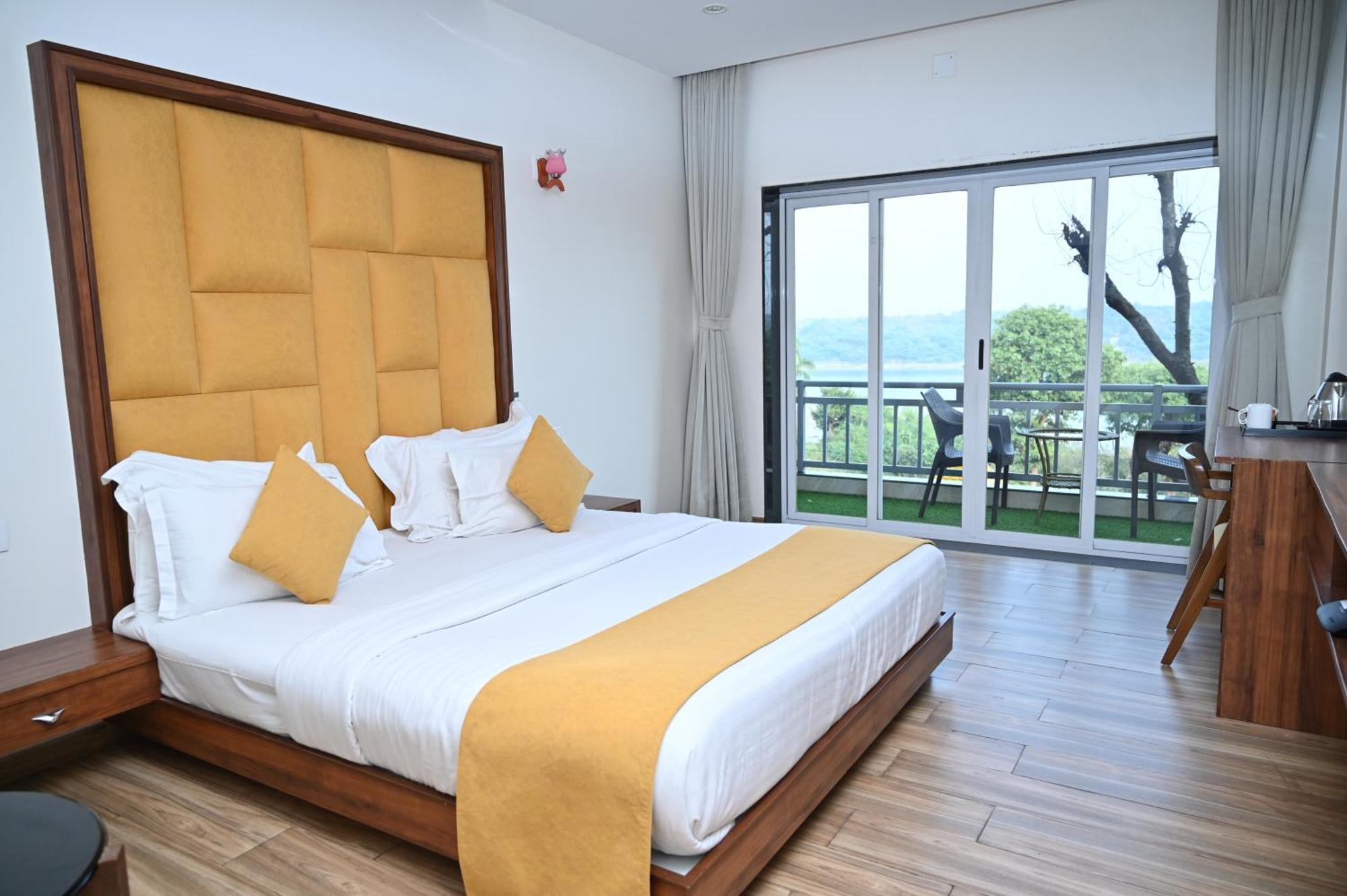 Krishna Riverside Resort Vasad Buitenkant foto