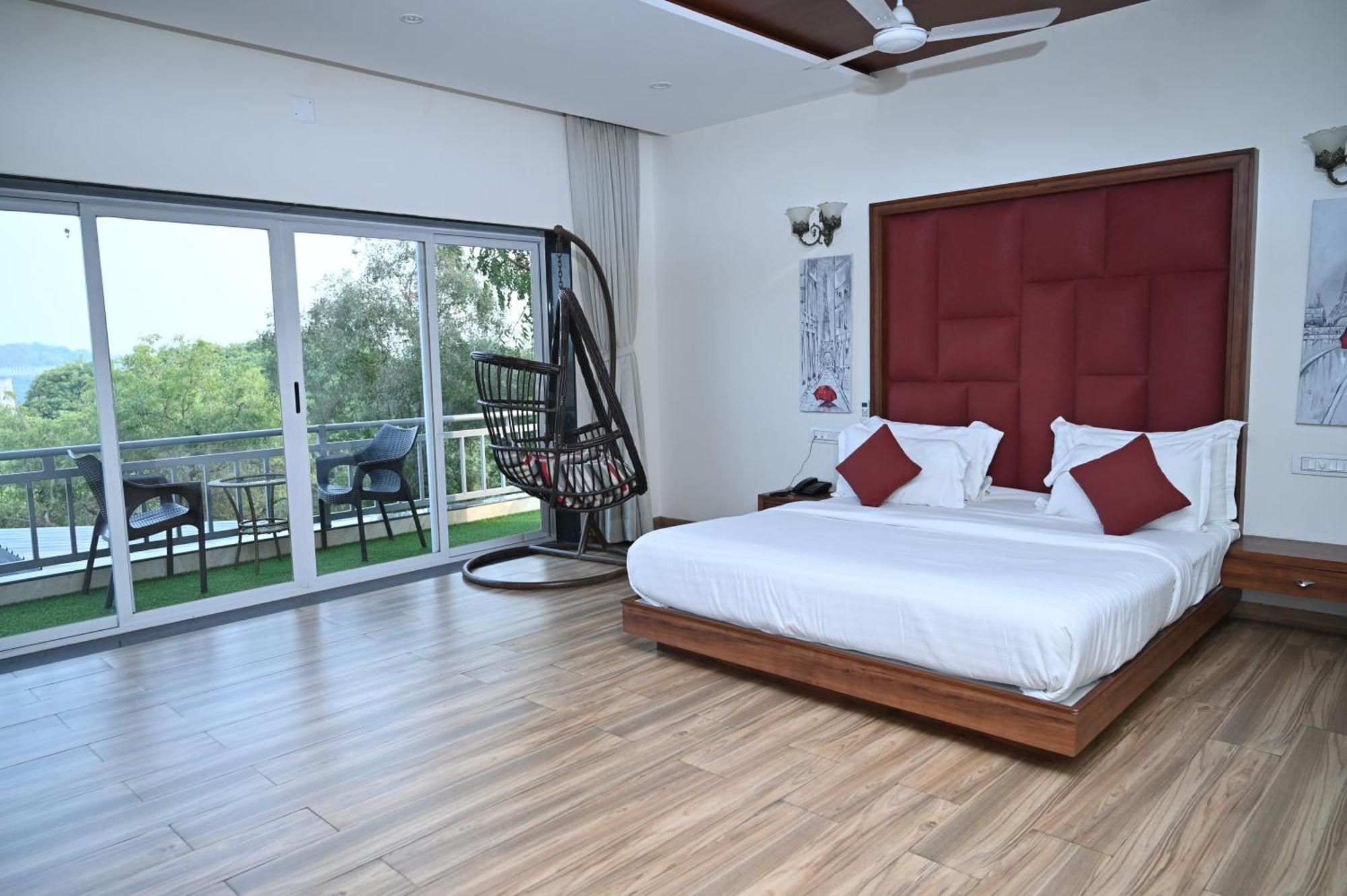 Krishna Riverside Resort Vasad Buitenkant foto